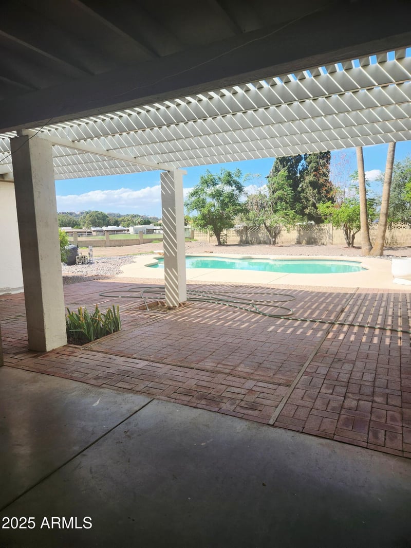 14210 Canterbury Dr, Phoenix, AZ 85023