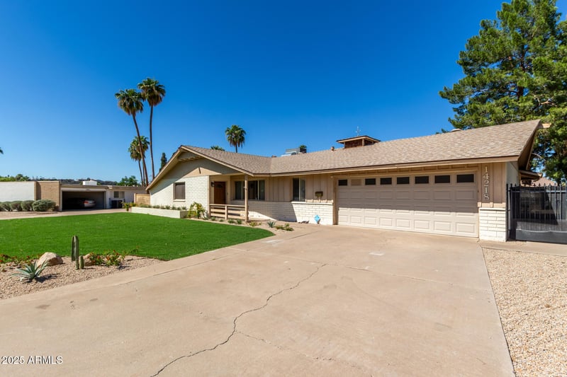 14218 Canterbury Dr, Phoenix, AZ 85023