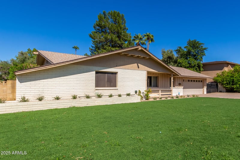 14218 Canterbury Dr, Phoenix, AZ 85023