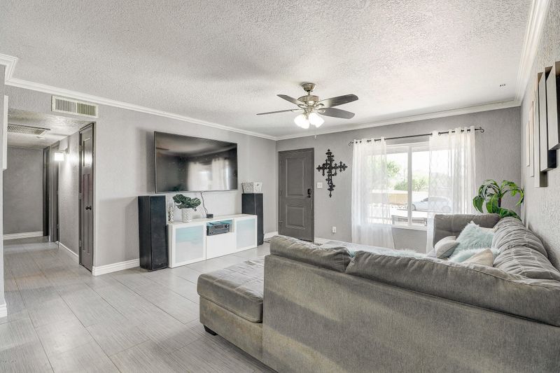 1422 E Shangri La Rd, Phoenix, AZ 85020