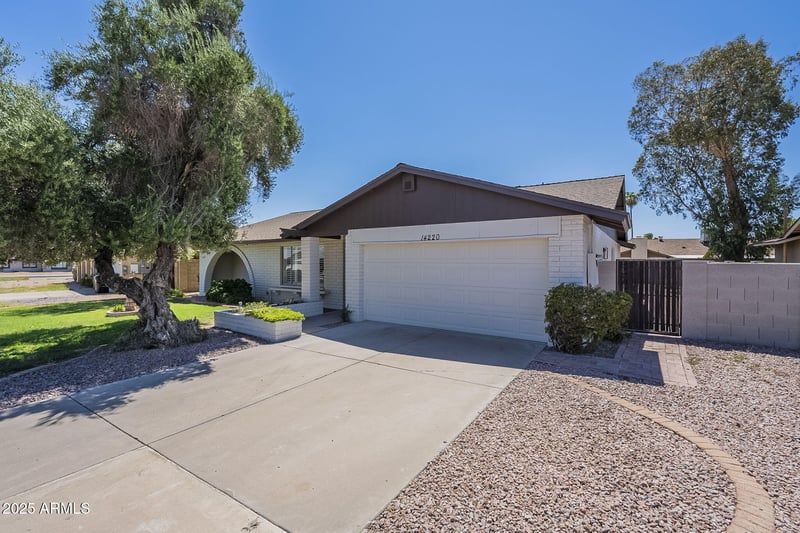 14220 27th Dr, Phoenix, AZ 85053