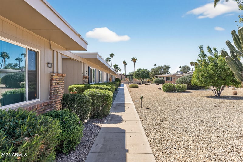 14229 Palm Ridge Dr, Sun City, AZ 85351