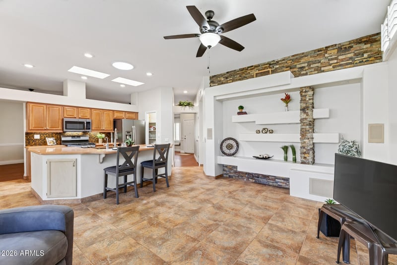 14232 W Circle Ridge Dr, Sun City West, AZ 85375