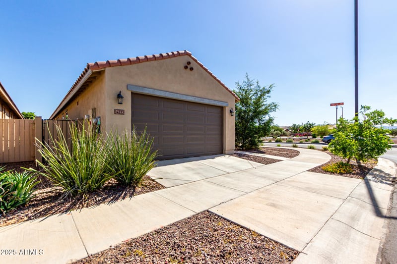 14233 Georgia Dr, Surprise, AZ 85379