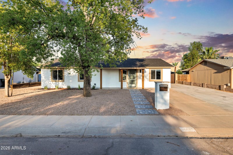14237 N 38th Pl, Phoenix, AZ 85032