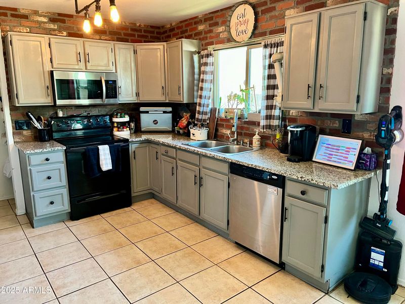 1424 E Kerry Ln, Phoenix, AZ 85024