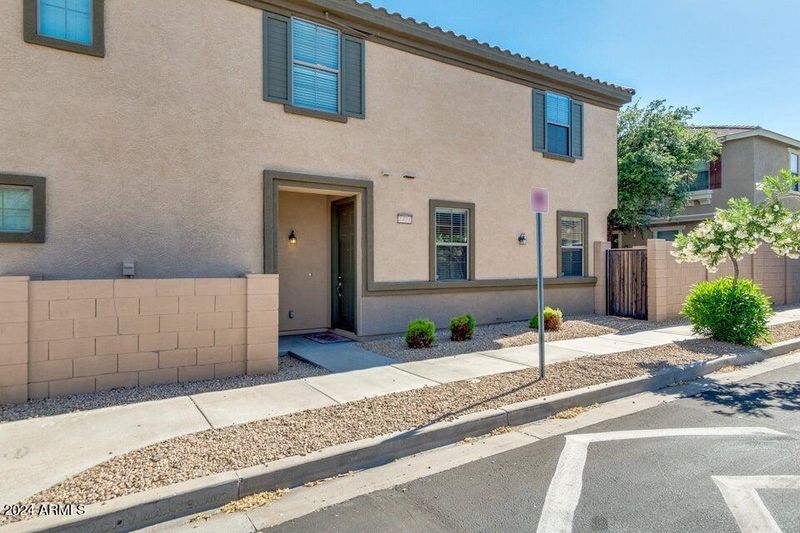 1424 N 80th Dr, Phoenix, AZ 85043
