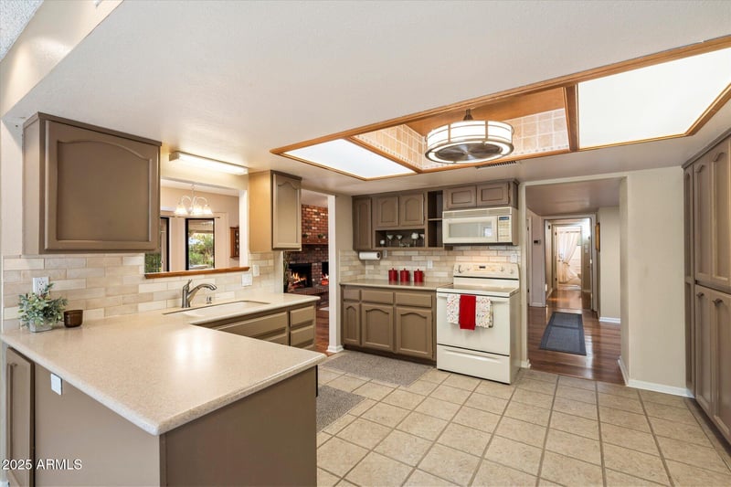14242 9th St, Phoenix, AZ 85022