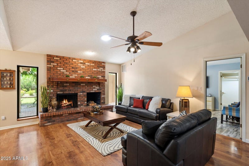 14242 9th St, Phoenix, AZ 85022