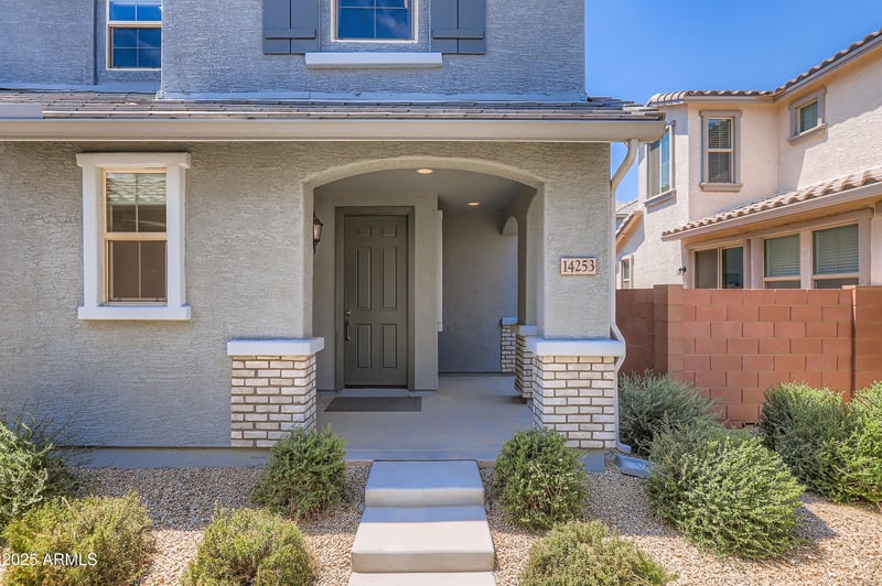 14253 Buckskin Trl, Surprise, AZ 85387