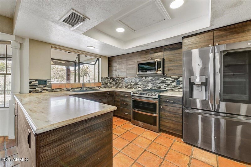 14256 Fountain Hills Blvd, Fountain Hills, AZ 85268