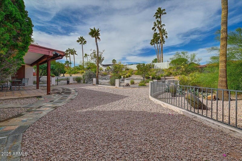 14256 Fountain Hills Blvd, Fountain Hills, AZ 85268