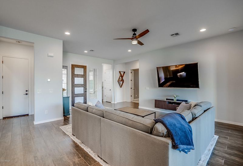 1426 E Milada Dr, Phoenix, AZ 85042