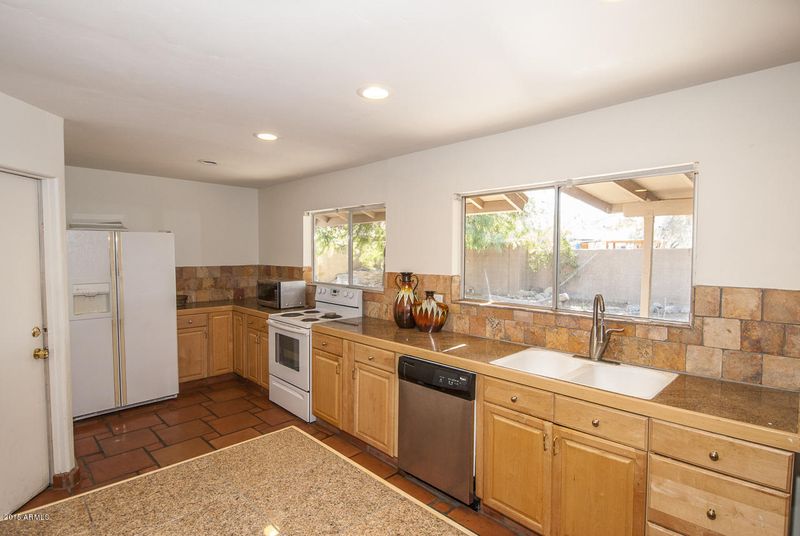 1427 E Yucca St, Phoenix, AZ 85020