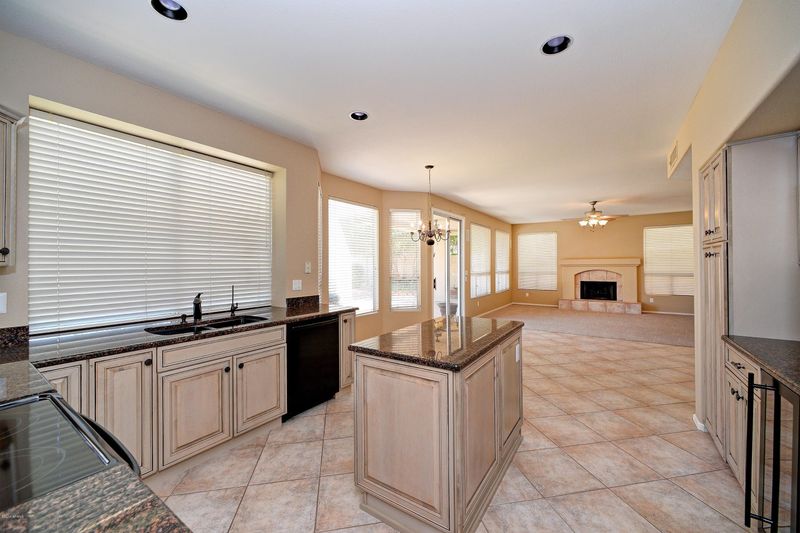 14276 S 12th Pl, Phoenix, AZ 85048