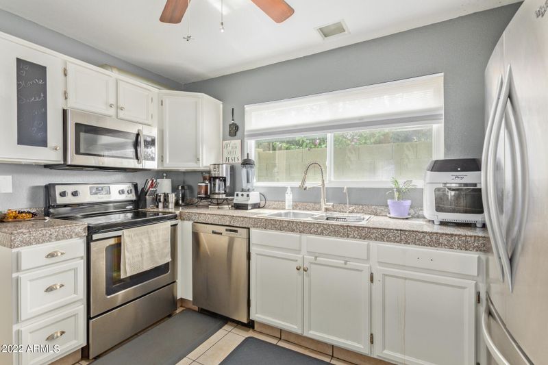1428 E Kerry Ln, Phoenix, AZ 85024