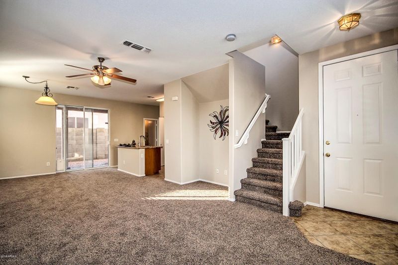 1429 E Sonrisas St, Phoenix, AZ 85040