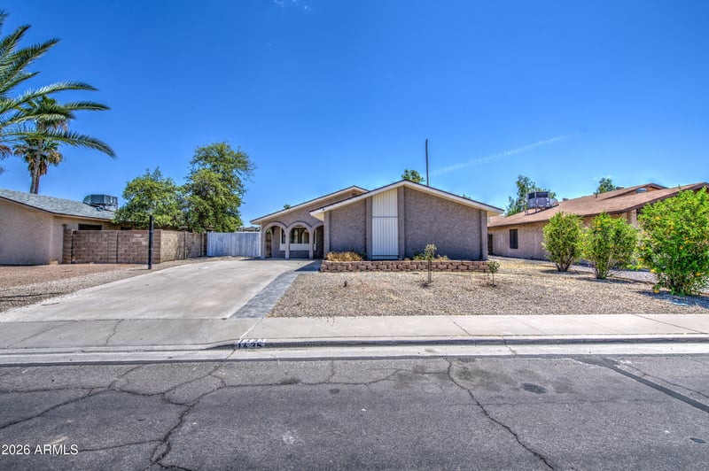1435 Date --, Mesa, AZ 85210