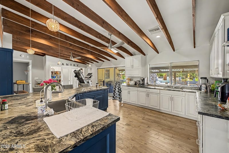 14350 N Medinan Dr, Phoenix, AZ 85022
