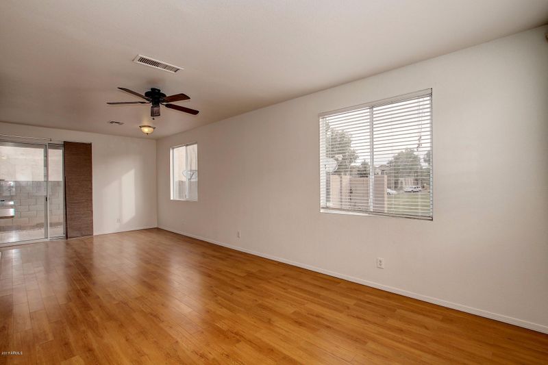 1436 E Sonrisas St, Phoenix, AZ 85040