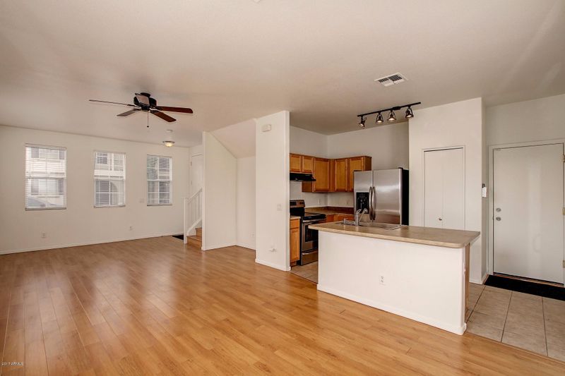 1436 E Sonrisas St, Phoenix, AZ 85040