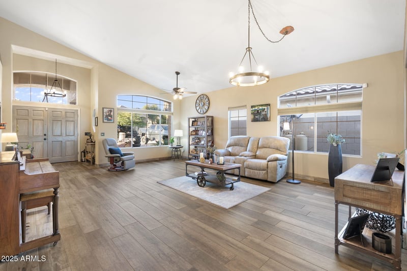 1437 Glenhaven Dr, Phoenix, AZ 85048