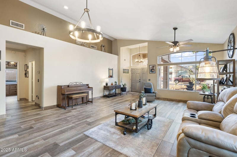 1437 Glenhaven Dr, Phoenix, AZ 85048