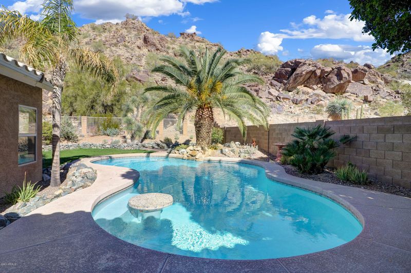 1438 E Dry Creek Rd, Phoenix, AZ 85048