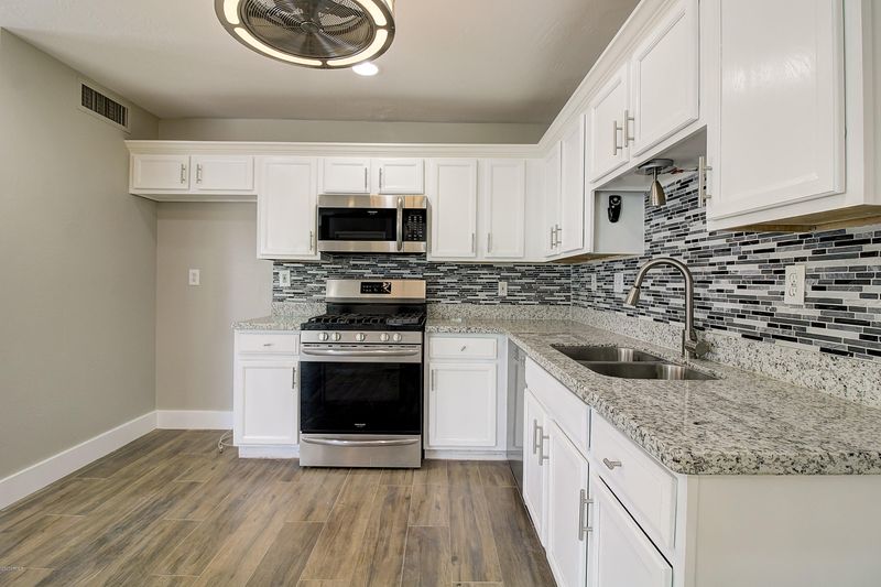 1438 E Moreland St, Phoenix, AZ 85006