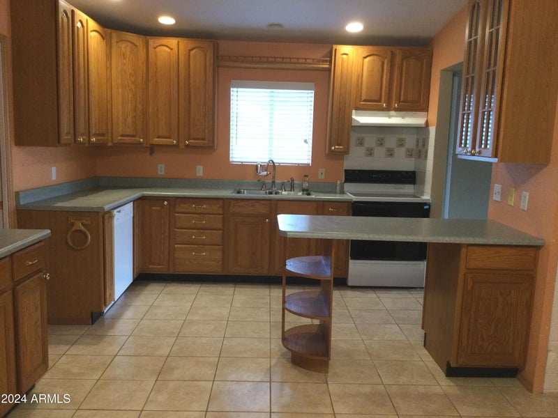 144 Peretz Cir, Morristown, AZ 85342