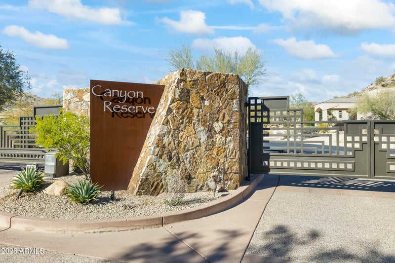 14425 Canyon Dr, Phoenix, AZ 85048