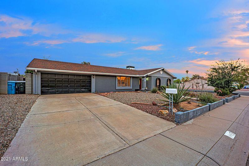 1443 W Morrow Dr, Phoenix, AZ 85027