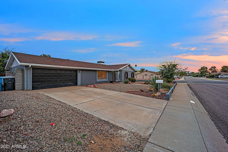 1443 W Morrow Dr, Phoenix, AZ 85027