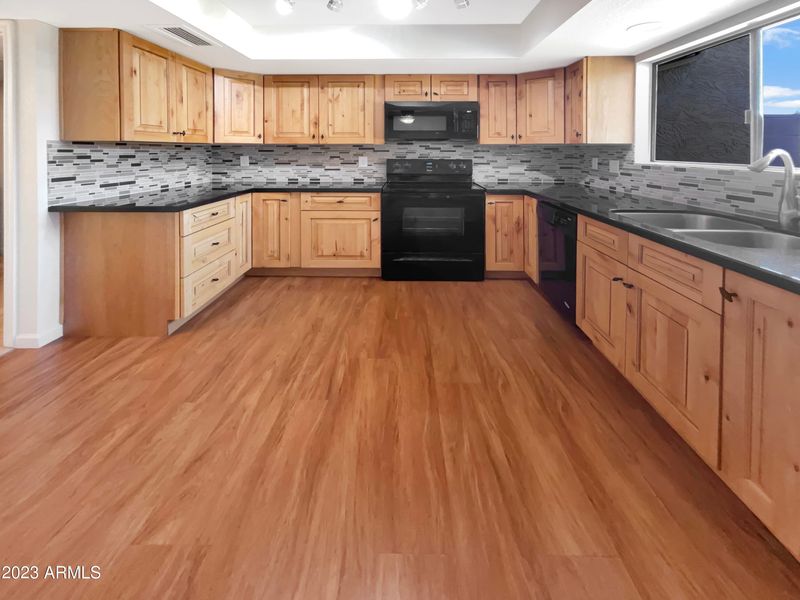 14434 N 58th Dr, Glendale, AZ 85306