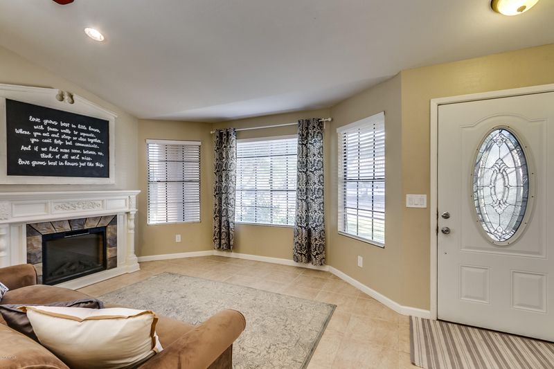 1444 E Hearne Way, Gilbert, AZ 85234