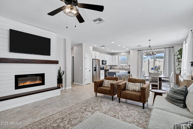 14442 Cottontail Ln, Surprise, AZ 85387