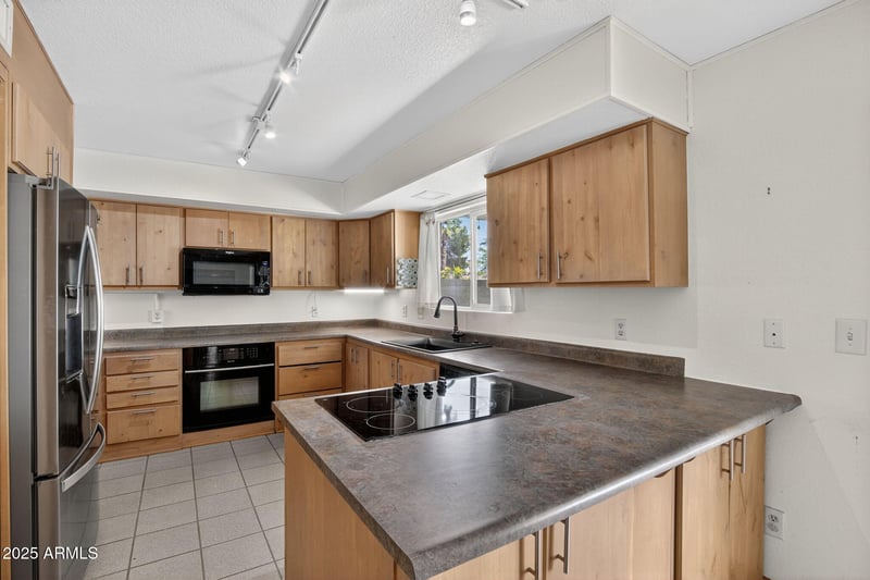 1445 Utopia Rd, Phoenix, AZ 85024