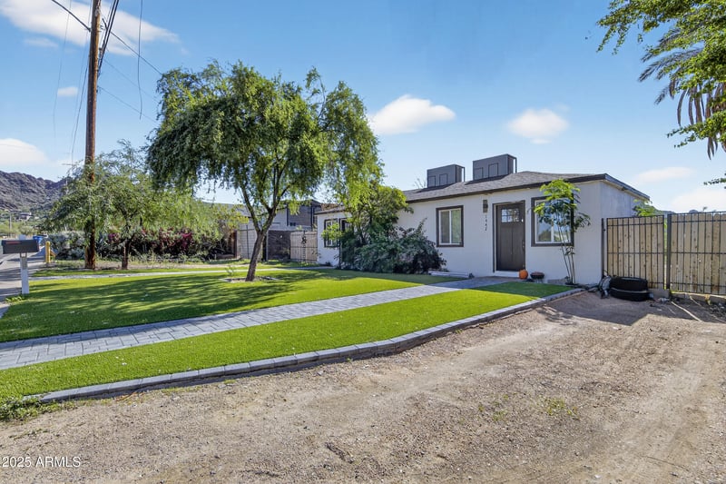 1447 Mountain View Rd, Phoenix, AZ 85020