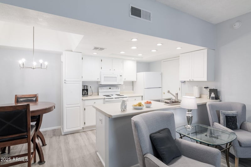 145 74th St #207, Mesa, AZ 85207