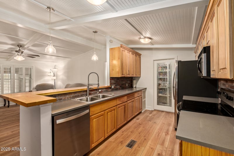 1455 Ivar Rd, San Tan Valley, AZ 85144