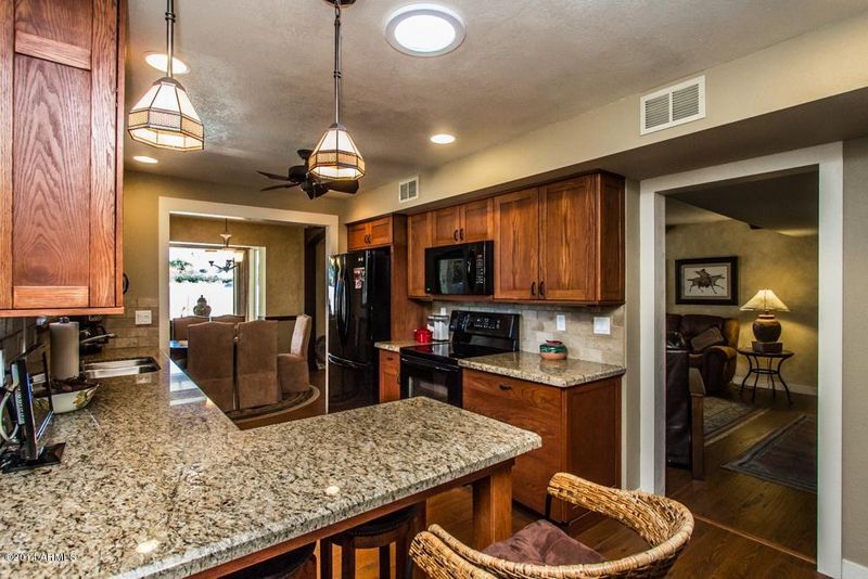 146 E Piping Rock Rd, Phoenix, AZ 85022