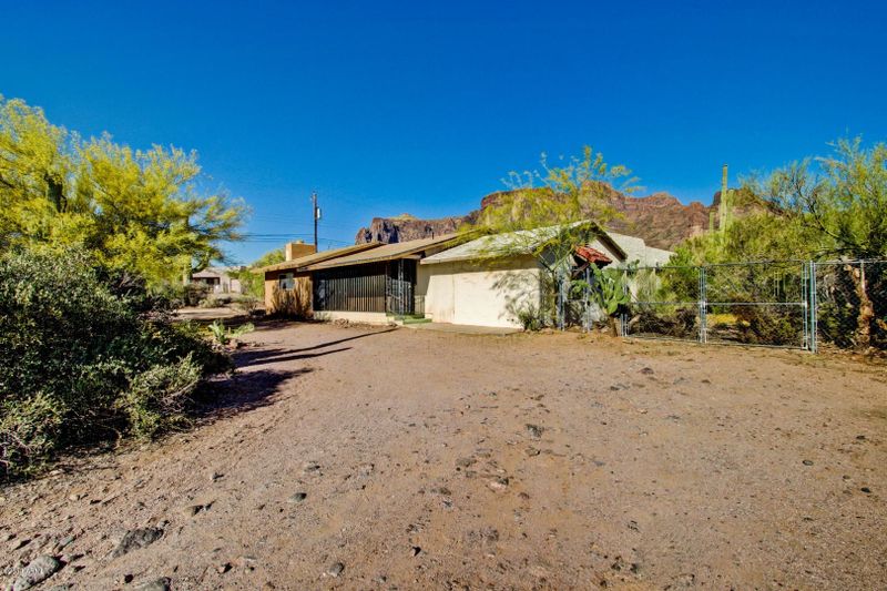 1465 N Geronimo Rd, Apache Junction, AZ 85119