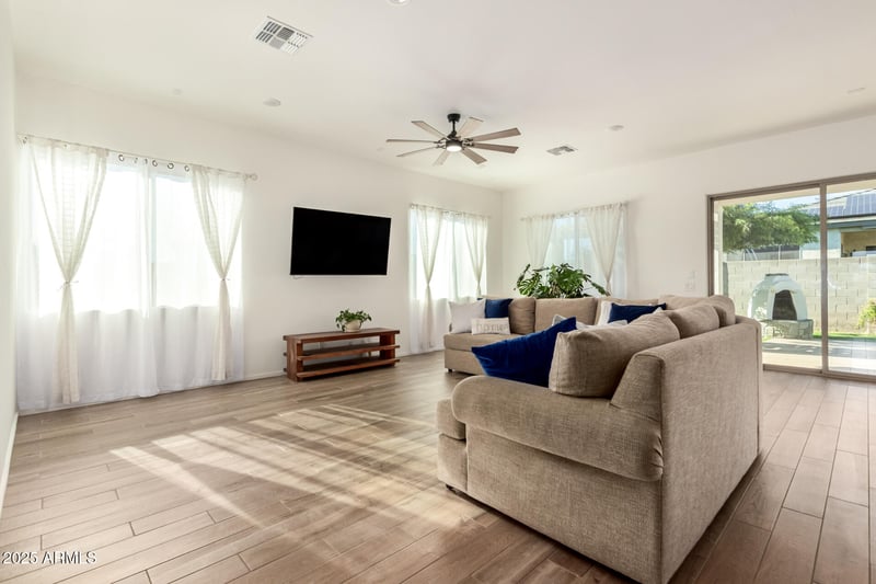 14664 Alexandria Way, Surprise, AZ 85379