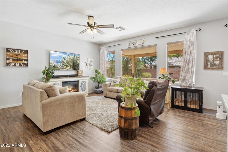 1471 E County Down Dr, Chandler, AZ 85249