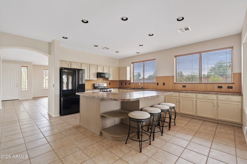 1480 W Hawk Way, Chandler, AZ 85286