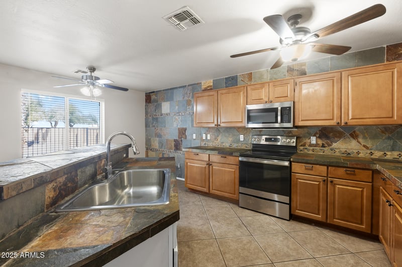 1498 Rosebud Dr, San Tan Valley, AZ 85143