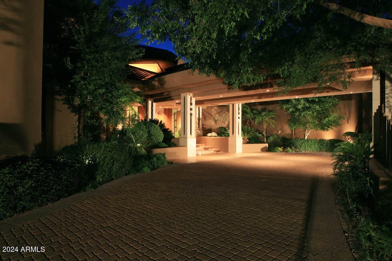 15 Biltmore Estates Dr, Phoenix, AZ 85016