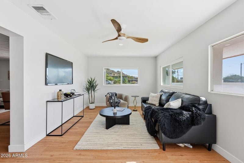 1502 E Hatcher Rd, Phoenix, AZ 85020