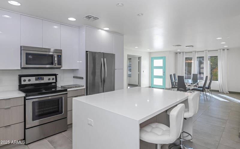 15028 9th St, Phoenix, AZ 85022