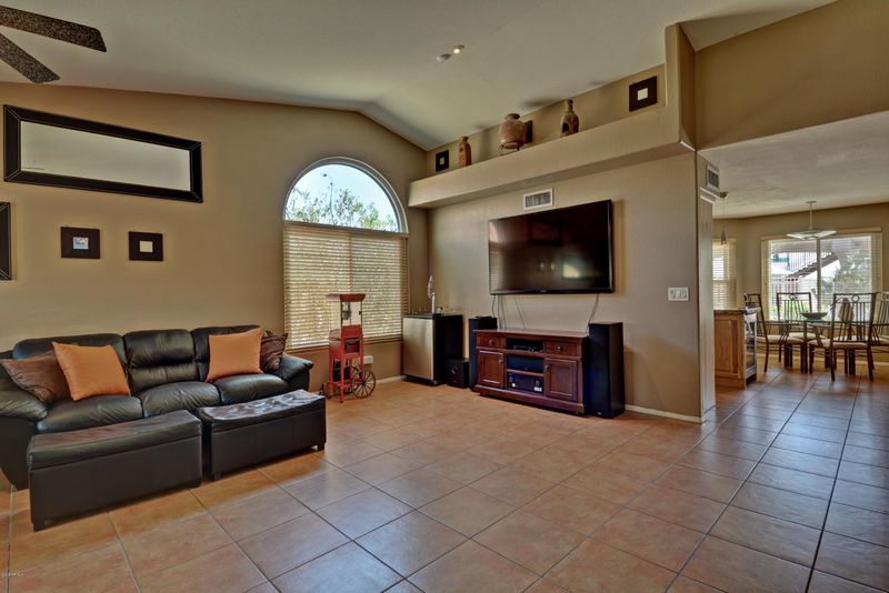 15043 S 25th Way, Phoenix, AZ 85048